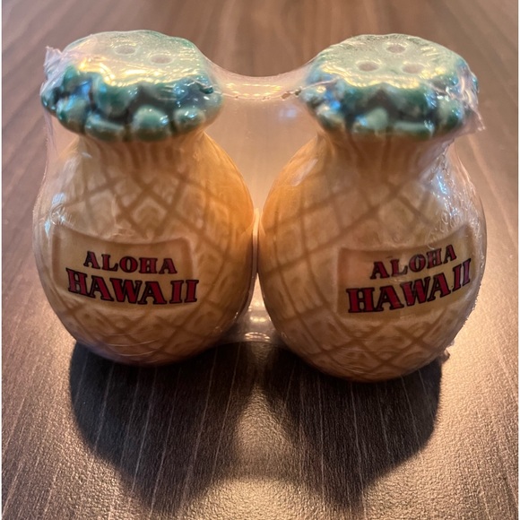 Salt and Pepper Shaker Set - Hawaii - Picture 1 of 5